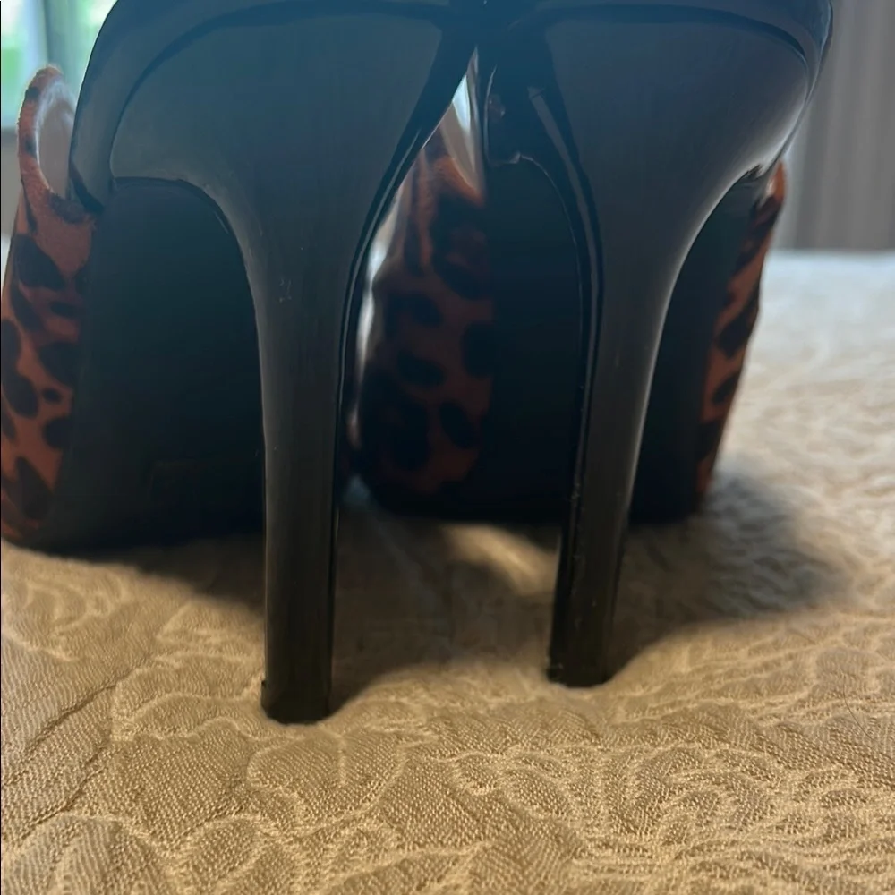 Leopard Print Open-Toe Mules - Picture 4 of 4